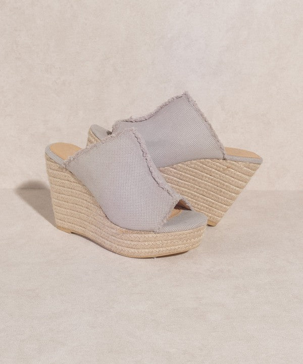 OASIS SOCIETY Bliss - Distressed Linen Wedge